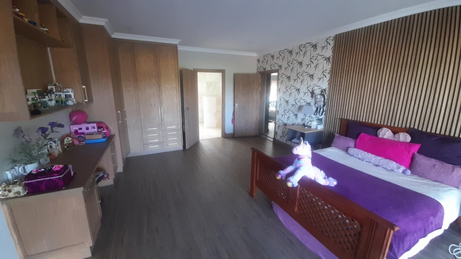 6 Bedroom Property for Sale in Birdwood Estate North West